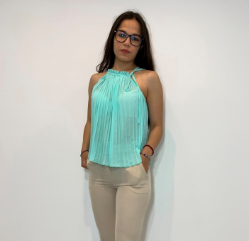 Top cu pliuri si inchidere laterala